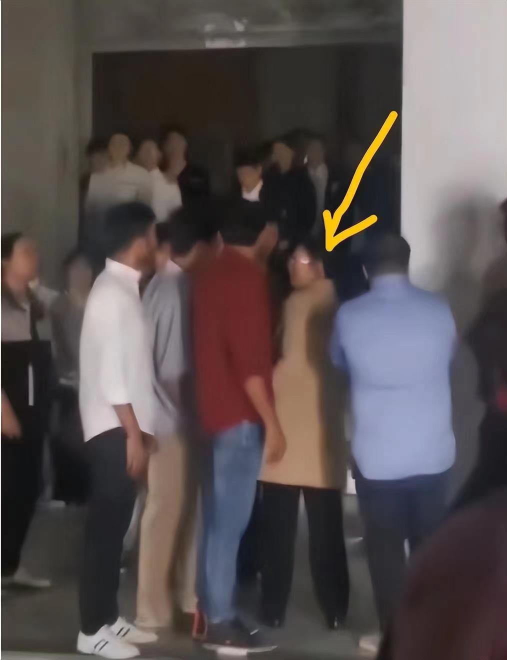 印度市场对iPhone 17的热情，插队抢购引发的冲突与反思
