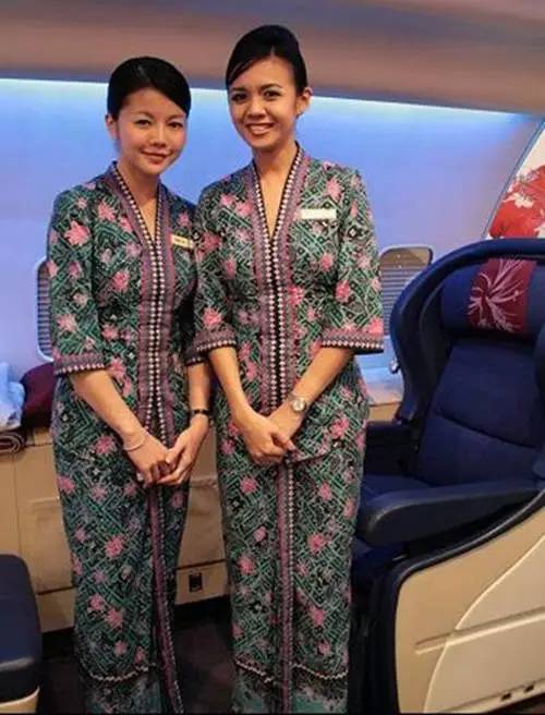 马来西亚空姐飞行途中跳舞，娱乐还是失职？