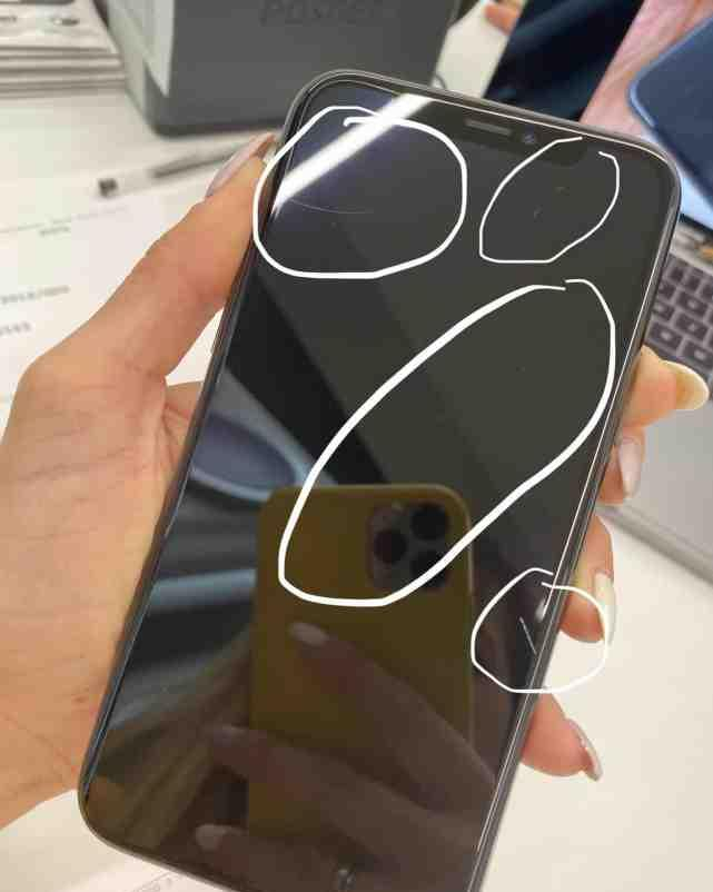 第一批iPhone17贴膜受害者，保护还是破坏？