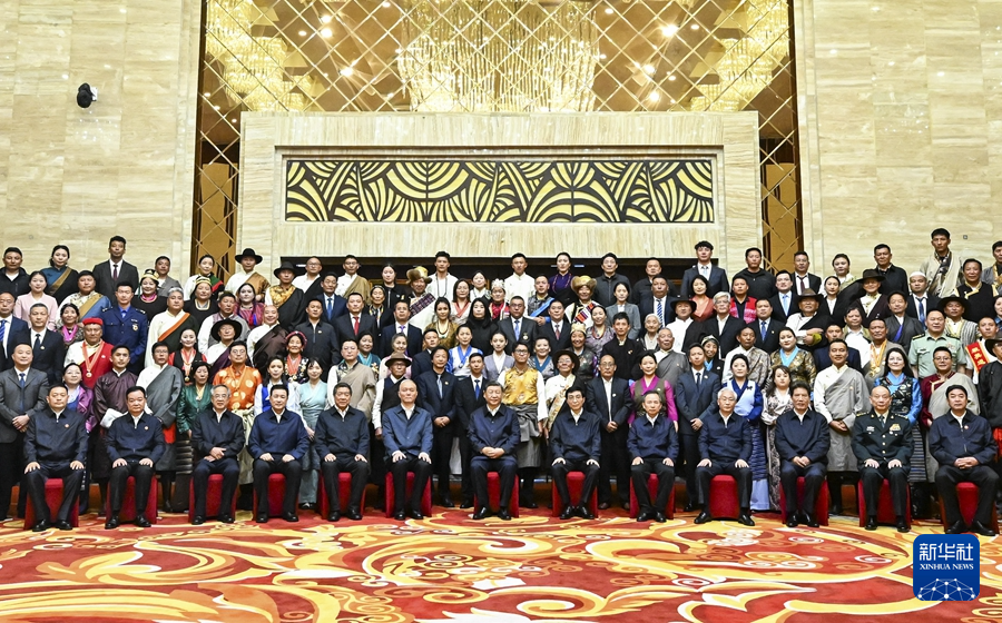 习近平接见新疆各族各界代表，共筑团结和谐美好家园