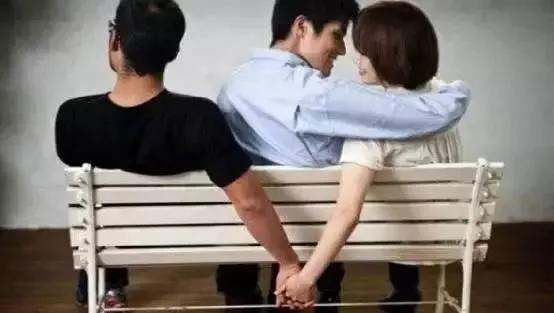 巴厘岛悲剧，一个女孩的殒命与幸存者的中毒疑云