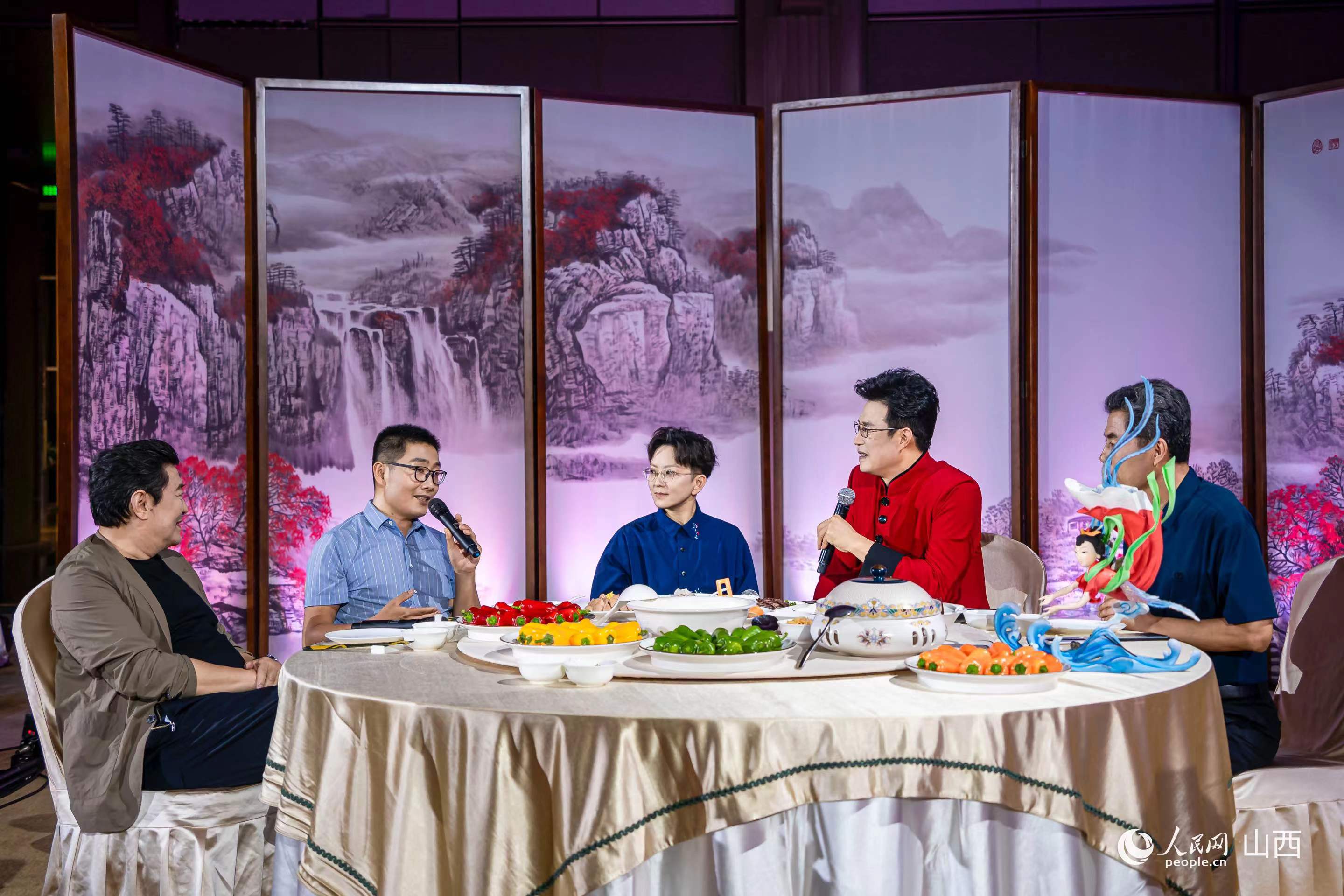鸡排哥在文旅座谈会上的独到见解，美食与文化的交融